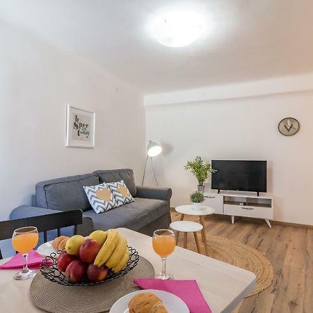 Central New Apartment Nonna Mara روفينج المظهر الخارجي الصورة